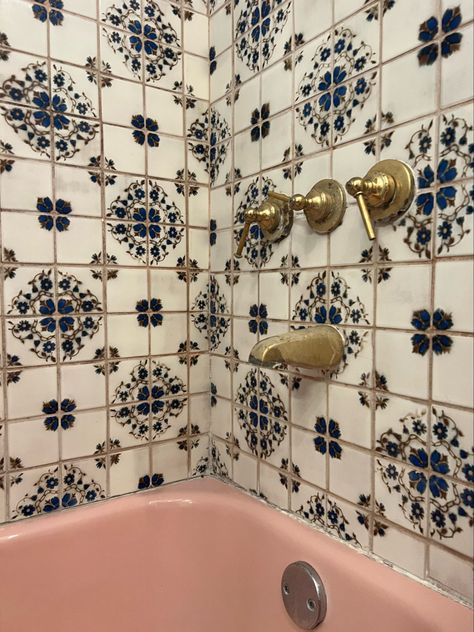 Vintage Pink Bathtub, Pink Bathtub Bathroom, Pink Bathtub Aesthetic, Pink And Blue Bathroom, Tiled Bathtub, Gold Hardware Bathroom, Mauve Bathroom, Tub Insert, Pink Bathtub