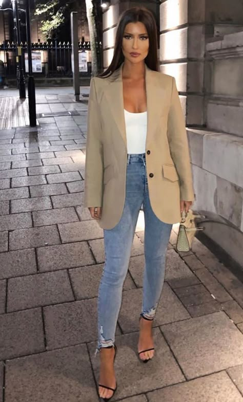 Baddie Date Night, Mantel Outfit, Best Fall Outfits, Chique Outfit, 2022 Outfits, Mode Tips, Blazer Outfits For Women, Statement Heels, Blazer Outfit