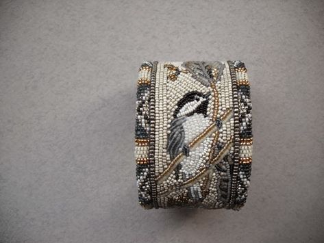 Bead Embroidered Bracelet, Embroidered Bracelet, Bracelet Miyuki, Embroidery Bracelets, Beadwork Embroidery, Beads Ideas, Bead Embroidery Patterns, Beaded Cuff Bracelet, Bead Ideas