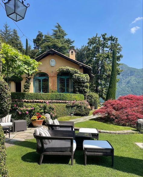 Lake Como, Italy 📷: [instagram.com/itslaurenmarshall] Italy Mansion, Lake Como House, Villa Style Home, Beach In Greece, Lake Como Villas, Italy Instagram, Italy Tourism, Lake Villa, Italy House