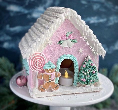 Gingerbread House Roof Designs, Pink And Blue Gingerbread House, Gingerbread House Barbie, Preppy Gingerbread House Ideas, Fancy Gingerbread House Ideas, Gingerbread House Colorful, Barbie Dream House Gingerbread, Barbie Gingerbread House Ideas, Pink Gingerbread Houses