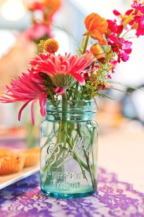 10 Ways To Start Summer Now For Under $25 Mason Jar Flower Arrangements, Sun Morning, Sallys Baking, Market Flowers, Grass Flowers, Table Flower Arrangements, Sally's Baking, Ball Jar, Mason Jar Flowers