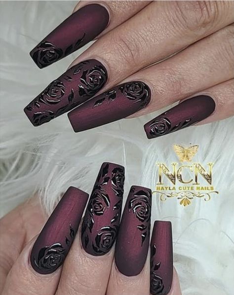 Gothic Nail Art Coffin, Matte Rose Nails, Dark Rose Nails Design, Black And Burgundy Nail Designs, Black Nails With Roses, Dark Wine Nails With Design, Medium Length Coffin Nail Ideas, Goth Fall Nails, Black And Maroon Nails