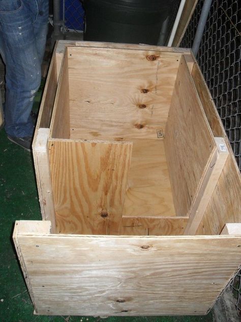 Cheap Dog Houses, Building A Dog Kennel, Cheap Dog Kennels, Diy Wooden Planters, Insulated Dog House, Build A Dog House, House Pets, Diy Dog Kennel, Dog House Plans