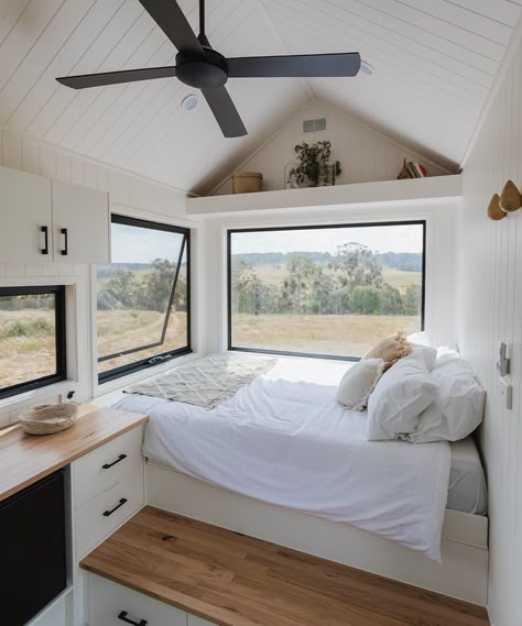 Tiny House Bedroom, Tiny House Interior Design, Tiny House Inspiration, Tiny Home Ideas, Casa Container, Tiny Cabin, Tiny House Interior, Tiny House Cabin, Air Bnb