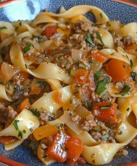 Italian Drunken Noodles - Easy DIY Recipes Italian Drunken Noodles, Heavenly Recipes, Drunken Noodles, Italian Sausage Recipes, Noodle Recipes Easy, Ground Italian Sausage, Italian Pasta Dishes, Noodle Recipe, Classic Italian Dishes