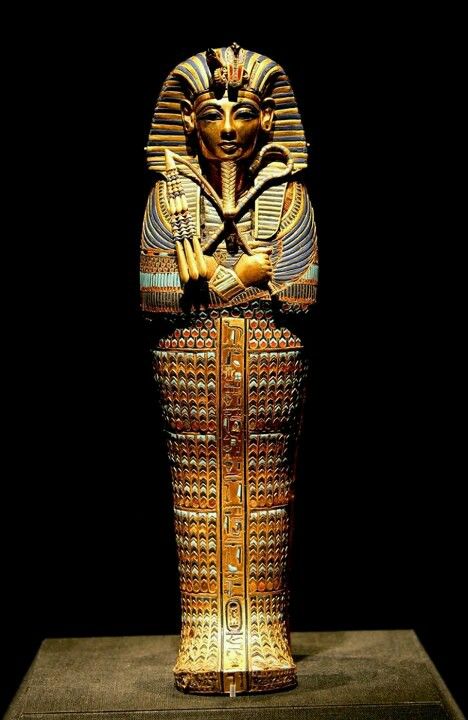 King Tut Ancient Egyptian Architecture, Egypt Mummy, King Tutankhamun, Pyramids Egypt, Egyptian Mummies, Egyptian Artifacts, Old Egypt, Egyptian Pyramids, Visit Egypt