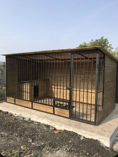 Kennel For Dogs Outdoor, Outdoor Dog Cage Ideas, Outdoor Large Dog Kennel Ideas, Dog Kennel Designs Outdoor, Cage For Big Dogs, Dog Cage Ideas Outdoor House, Big Dog Kennel Ideas Outdoor, Dog House Kennel Outdoor, Big Outdoor Dog House