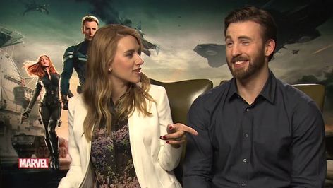 Chris Evans And Scarlett Johansson, Chris Evans Smile, Chris And Scarlett, Chris Evans Funny, Xavier Rudd, Avengers Cast, Chris Evans Captain America, Marvel Cast, Best Husband