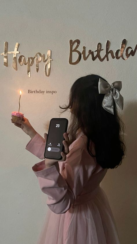 Video Ideas For Birthday, Birthday Inspired Pics, Photo Poses For Birthday, Bday Inspo Decoration, Minimalistic Birthday Photoshoot, Photography For Birthday, Bday Photoshoot Ideas For Women, Birthday Creative Ideas, Birthday Reel Ideas