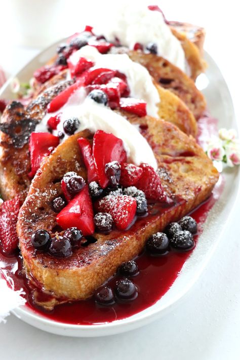 French Toast with Berry Syrup | Dash of Savory | Cook with Passion Cranberry French Toast, Panettone French Toast, Berry Syrup, Mascarpone Recipes, Make French Toast, Toast Toppings, Breakfast Casseroles, Cranberry Recipes, Easy Brunch