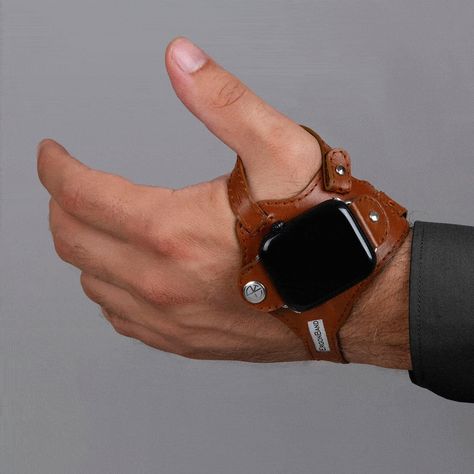 Ergonomic Apple Watch band puts the smartwatch on the back of your hand - Yanko Design Yanko Design, Leather Projects, Leather Watch Bands, Mens Accessories Fashion, Cool Items, Cool Gadgets, Cool Watches, Leather Band, Watch Design