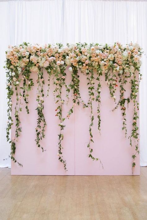 13 Breathtaking Feature Walls for Your Wedding Decor Baat Pakki, Diy Wedding Photo Booth, Backdrop For Wedding, Photo Booth Backdrop Wedding, Booth Backdrops, Photo Backdrop Wedding, Pink Backdrop, Flower Wall Backdrop, Diy Photo Booth