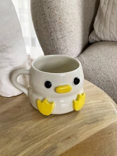 Earthy Ceramic Mugs, Cute Cups Ceramic, Cute Diy Mugs Designs, Duck Mug Pottery, Animal Bowls Ceramic, Cute Things To Make In Ceramics, Cup Decoration Ideas Coffee Mugs, Ceramics Ideas Pottery Animals, Pretty Mug Designs