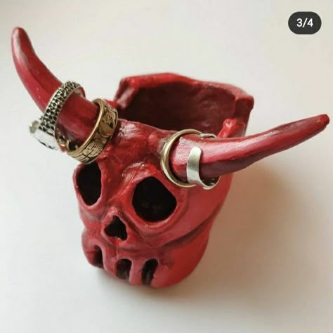 Punk Clay Ideas, Clay Crafts Alt, Goth Clay Projects, Creepy Ceramics, Weird Clay Art, Creepy Clay Art, Clay Skull, Magia Das Ervas, Sculpture Art Clay