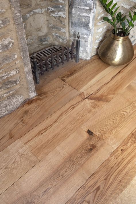 Characterful English ash flooring adds charm to this Cotswold cottage. Oak seemed too dark for this space, so we suggested ash, which is lighter in colour and lighter on the pocket too. Ash Hardwood Floors, Floor Stone, Ash Flooring, Cotswold Stone, Cotswold Cottage, Solid Hardwood Flooring, Stone Farmhouse, Living Room Farmhouse, Solid Hardwood Floors