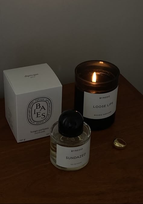 Candles Minimalist, Byredo Candle, Baies Candle, Fashion Books Aesthetic, Aesthetic Selfcare, Pretty Mugs, Cream Aesthetic, Candle Aesthetic, Pretty Skin