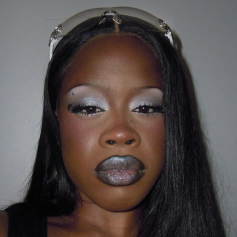 Stud Eye Makeup, Frosty Eyeshadow 2000s, 90s Silver Makeup, Cool Tone Makeup Black Women, Grey Eyeshadow Looks On Black Women, Kevyn Aucoin Makeup Looks 90s, Low Brow Makeup, 2000s Club Makeup, Extra Makeup Ideas