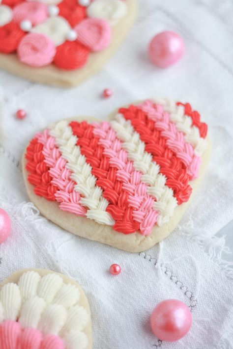 Four Ways To Frost HEART COOKIES - Baking with Blondie Heart Icing Cookies, Decorating Heart Cookies, Iced Heart Cookies, Decorate Cookies With Buttercream, Valentine's Cookies Royal Icing, Decorated Valentine Cookies Royal Icing, Valentines Day Cookies Recipes, Valentines Heart Cookies, Valentine Cutout Cookies