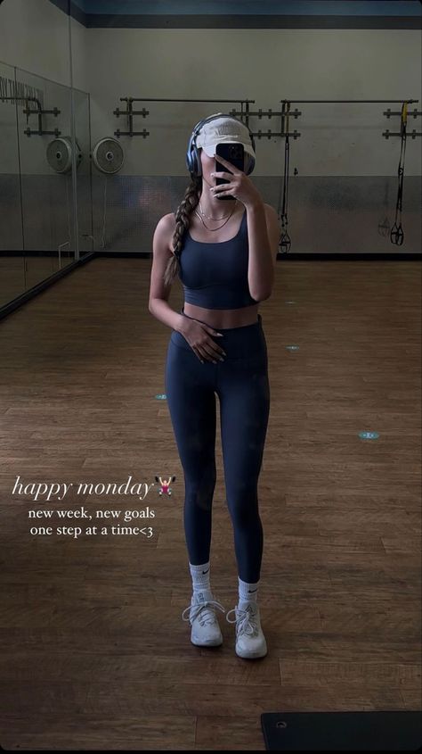 Gym Outfit Caption, Workout Pictures Instagram, Gym Ig Story Ideas, Gym Instagram Story, Pilates Workout Clothes, Calisthenics Workout For Beginners, Summer Workout Outfits, Poster Sport, Workout Inspo