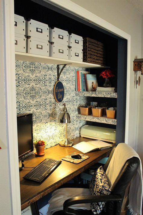 Closet Office Ideas, Small Home Office Layout, Closet Desk, Home Office Layouts, Cheap Office Furniture, Home Office Closet, Tiny Office, Home Office Layout, Office Images