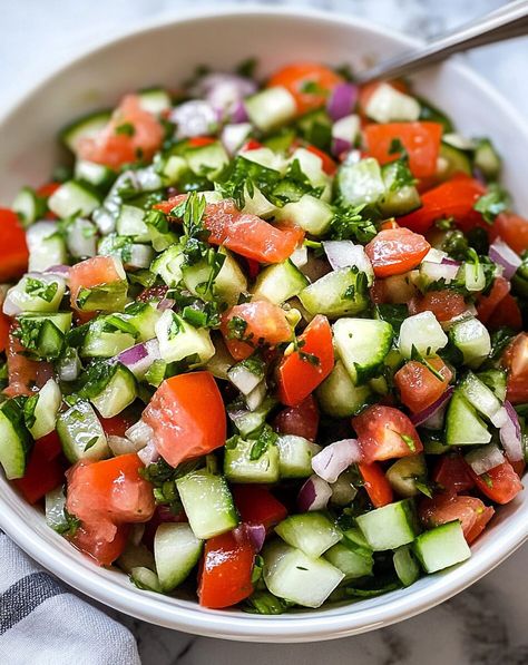 Mediterranean Salad - Recipessin Mediterranean Taco Salad, Mediterranean Salads Healthy, Easy Mediterranean Diet Recipes Lunches, Mediterranean Diet Lunch Ideas, Mediterranean Salad Recipes, Mediterranean Salads, Apartment Recipes, Mediterranean Salad Recipe, Diet Lunch Ideas