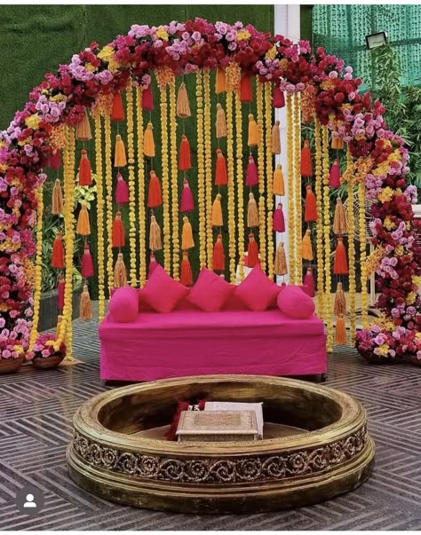 Mehndi Stage Decor, Mehndi Stage, Haldi Ceremony Decorations, Haldi Decoration Ideas, Indian Wedding Decoration, Haldi Decoration, Mehendi Decor Ideas, Hanging Tassels, Haldi Decor