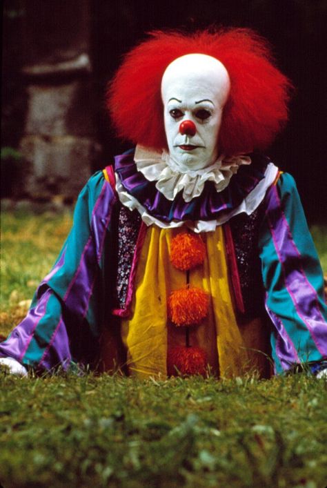 Pennywise (90s) Original Pennywise, Penny Wise Clown, Clown Film, Clown Scary, Es Pennywise, Stephen Kings, Steven King, Pennywise The Clown, Pennywise The Dancing Clown