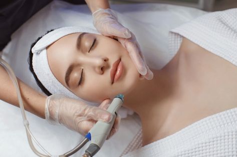 Skin Ceuticals, Vampire Facial, Skin Needling, Hydra Facial, Beauty Therapist, Led Light Therapy, How To Exfoliate Skin, Skin Discoloration, Smoother Skin