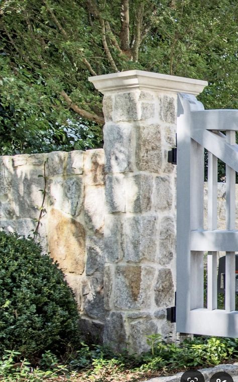 Stone Pillars Driveway Entrance, Stone Gate Entrance, Stone Fence Ideas, Colors For Exterior Of House, Hampton Exterior, Farm Gates Entrance, Gated Driveway, Property Gates, Farm Gates