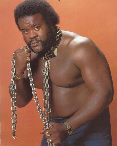 Junkyard Dog Wrestler, Club Poses, Nwa Wrestling, Wwf Superstars, Medical Website Design, Junkyard Dog, Wrestling Photos, College Football Players, 80s Stuff