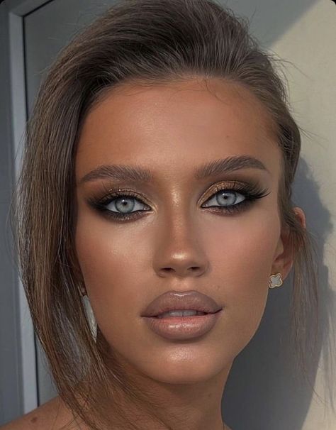 Makeup For Night Out, Sultry Makeup Looks, Quick And Simple Hairstyles, Simple Hairstyles For School, Makeup Looks Blue Eyes, Dark Smokey Eye Makeup, Wedding Makeup Blue, Bronze Makeup Look, Evening Eye Makeup