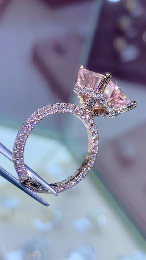 Luxury Pink Engagement Ring, Pink Luxury Diamond Ring, Pink Wedding Rings Diamond, Luxury Pink Rings For Wedding, Luxury Pink Diamond Ring, Luxury Pink Diamond Ring For Gift, Wedding Ring Goals, Pink Diamond Wedding Rings, Pink Wedding Rings