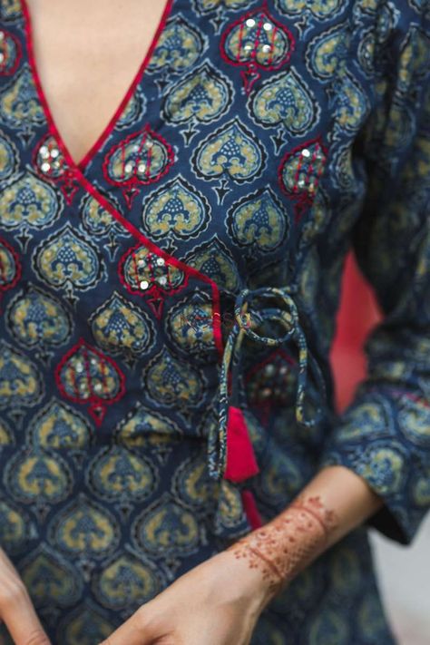 Wa287a Oxford Blue Ajrakh Kurta Closeup 2 Kalamkari Kurta Designs, Linen Style Fashion, Silk Kurti Designs, Angrakha Style, Kurta Patterns, Fashionable Tops, Churidar Designs, Blue Kurta, Simple Kurta Designs