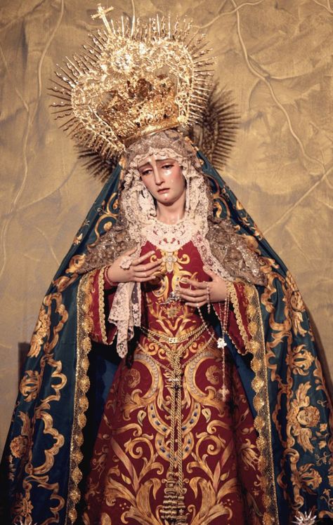 Virgin Mary Art, Lady Of Sorrows, Catholic Statues, Mary Pictures, Virgin Mary Statue, Mary Statue, Mama Mary, Jesus And Mary Pictures, Jesus And Mary