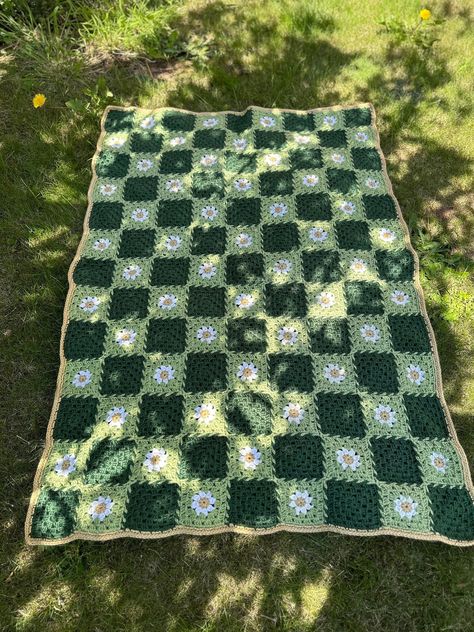 Stunning Daisy Patterned Crochet Blanket. Beautifully made in heavy acrylic yarn. Handmade in Devon. Green Granny Square Blanket, Green Crochet Ideas, Green Crochet Projects, Crochet Blanket Green, Green Crochet Blanket, Green Granny Square, Crocheting Blanket, Crochet Blanket Granny Square, Crochet Green