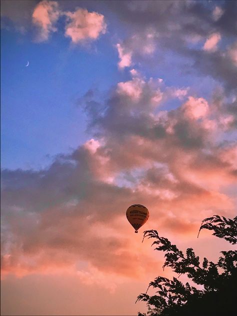 Photo of a hot air balloon in Germany Hot Air Balloons Aesthetic, Air Balloon Aesthetic, Hot Air Balloon Aesthetic, Balloon Aesthetic, Shimmer Aesthetic, Clouds Evening, Photography Clouds, 2024 Goals, Fallen Series