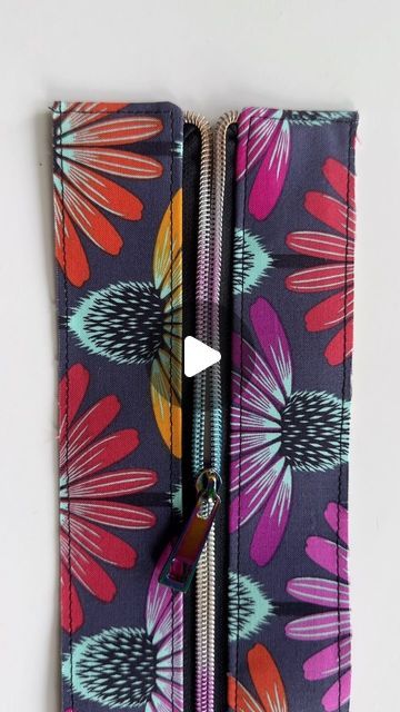 Zipper Ends Tutorial, Recessed Zipper Bag Tutorial, Recessed Zipper Tote Bag Tutorial, Zippered Tote Bag Tutorial, Sewing Zippers, Recessed Zipper, Zipper Tutorial, Gift Hacks, Snap Bag