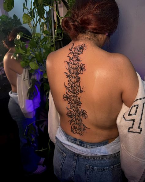 Spine bone tattoo with vines and florals growing from it 🌱🦴Dm to book! 🌿🧚‍♀️#tattooshop #tattooartist #tattoo #tattooflash #tattooideas #tattooart #latattoo #latattooartist #latattoos #latattooshop #explorepage #explorepage✨ #femaletattooartist #flashdesign #losangelestattooartist #latattooartist #losangeles #tattooartistla #losangelesthingstodo #osangelestattoos #tattooartistla #tattooinspo #latattooartist #explorepage #flashdesign #femaletattooartist Spine Tattoos Skeleton, Spine Tattoos Of Spine Bone, Hawaiian Spine Tattoo, Bone Spine Tattoo, Skull Spine Tattoo, Spine Bone Tattoo, Spine Bone, Back Tattoo Women Spine, Back Tattoos Spine