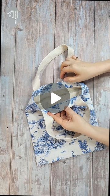 Handmade Bags Sewing Easy Diy, Fabric Bags Handmade Handbags, Small Bag Sewing Pattern Free, Handmade Bags Tutorial, How To Make A Bag Out Of Fabric, Bag Stitching Ideas, How To Make Tote Bags, How To Sew A Tote Bag, Fabric Bags Diy