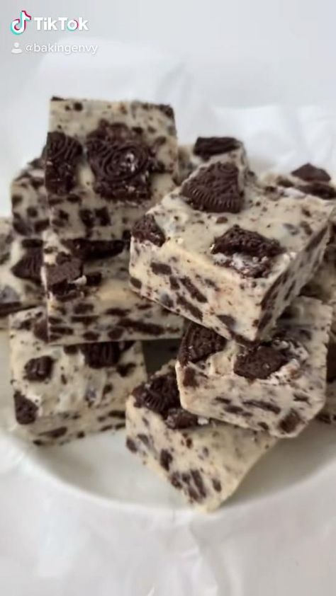 Oreo Fudge, Ultimate Cookies, Oreo Recipes, Easy Baking Recipes Desserts, Tasty Baking, Baked Dessert Recipes, Sweet Snacks Recipes, Food Drinks Dessert, Delicious Snacks Recipes