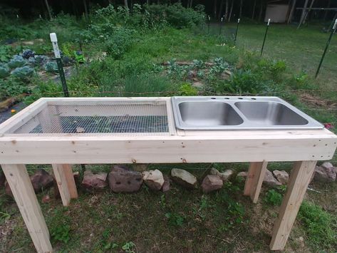 Garden Vegetable Wash Station, Outside Washing Area, Diy Veggie Washing Station, Outdoor Vegetable Washing Station, Veggie Wash Station, Outdoor Veggie Washing Station, Diy Vegetable Washing Station, Outdoor Garden Sink Station, Garden Wash Station