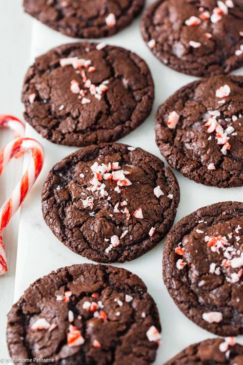 Dark Chocolate Peppermint Cookies - Wholesome Patisserie Peppermint Mocha Cookies, Peppermint Bark Cookie, Peppermint Crunch, Quick Cookies Recipes, Christmas Eats, Mocha Cookies, Chocolate Peppermint Cookies, Cookies Soft, Candy Cane Cookies