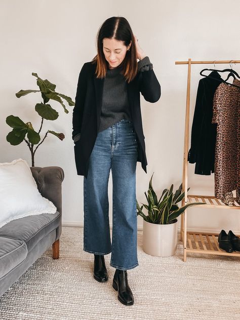 Wide Leg Pants Outfit Boots, Wide Jeans Outfit Fall, Wide Jeans And Boots Outfit, Wide Leg Jeans Ankle Boots, Wide Leg Pants Shoes Outfit, Wide Leg Jeans Outfit Blazer, Shoes For Cropped Wide Leg Jeans, Wide Leg Frayed Jeans Outfit, Wide Leg Pants And Boots Outfit