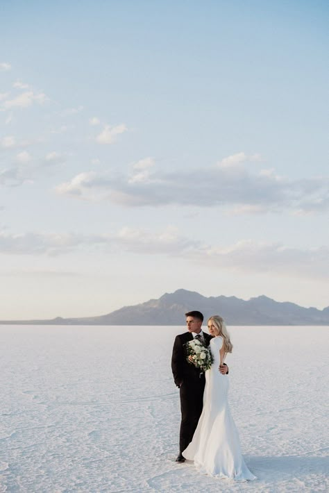 Salt Flats Bridals, Salt Flats Utah Wedding, Salt Flats Wedding, Funny Wedding Photography, Utah Bridals, Amazing Portraits, Salt Flats Utah, Bridal Pose, Salt Lake City Wedding