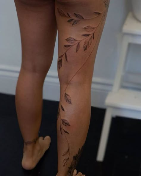 Tattoo Bein Frau, Fineline Tattoo Ideas, Tattoos Leg, Tattoo Leggings, Best Leg Tattoos, Wrap Around Tattoo, Hip Thigh Tattoos, Wrap Tattoo, Fineline Tattoo