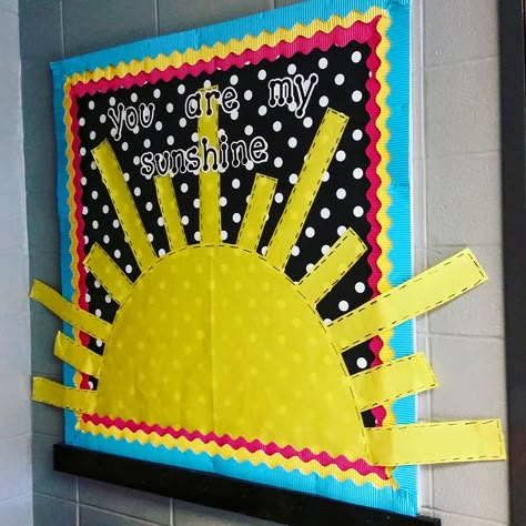 Sun Bulletin Boards, Sunshine Bulletin Board, Hello Sunshine Classroom, Sunshine Classroom Theme, Sunshine Classroom, Bring A Board, Elementary Bulletin Boards, Kindergarten Bulletin Boards, Sunshine Theme