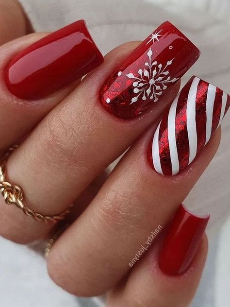 red acrylic nails with candy cane stripes Christmas Nails Art, Festive Nail Designs, Candy Cane Nails, Red Christmas Nails, Christmas Gel, Festive Nail Art, Holiday Nail Designs, Cute Christmas Nails, Christmas Gel Nails