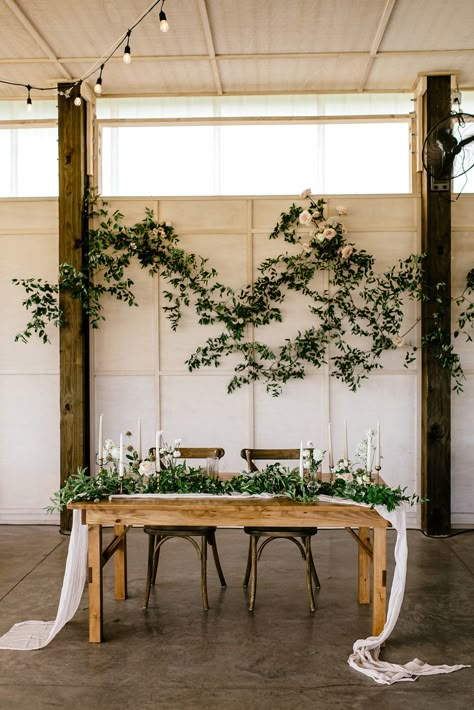 Organic inspired wedding | The Orchard Hood River Oregon — Karina & Maks -Portland Wedding Photographer Sweatheart Table, Rustic Sweetheart Table, Wedding Couple Table, Head Table Wedding Decorations, Brides Table, Bride Groom Table, Sweetheart Table Decor, Back At Work, Head Table Decor