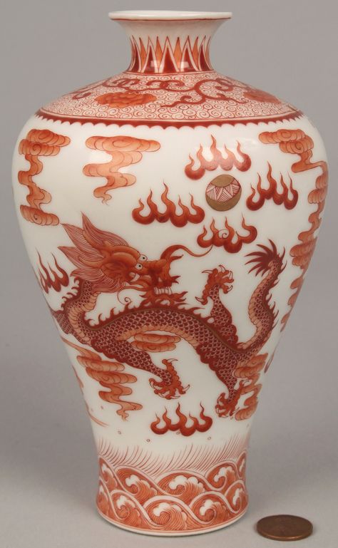 Ancient Chinese Porcelain, Chinese Ceramic Art, Antique Chinese Porcelain, Chinese Vase Tattoo, Chinese Porcelain Pattern, Chinese Vases, Asian Porcelain, Asian Vases, Chinese Porcelain Vase